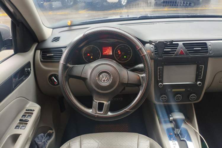 Used Volkswagen Bora 2012 1.6L Automatic Comfort Edition
