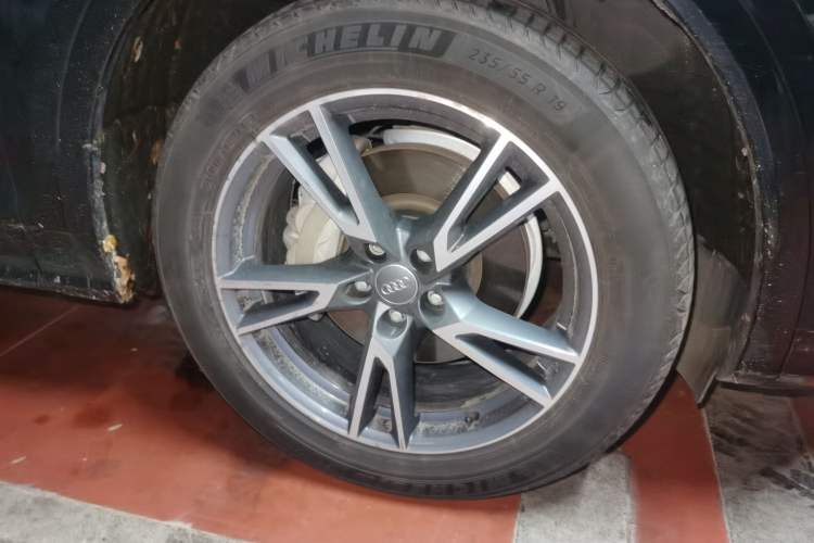 Used Audi Q5L 2020 Updated 40 TFSI Prestige Fashion Edition Right Front Wheel Hub