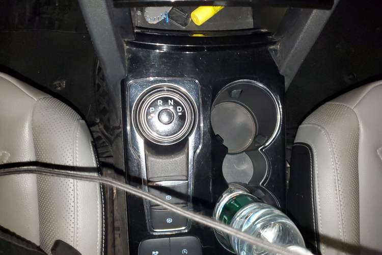 Used Ford Escape 2020 EcoBoost 245 Four-Wheel Drive Luxury Edition Gear Lever