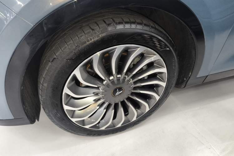 Used VOYAH FREE 2021 Four-Wheel Drive Standard Range-Extended Exclusive Luxury Package Left Front Wheel Hub