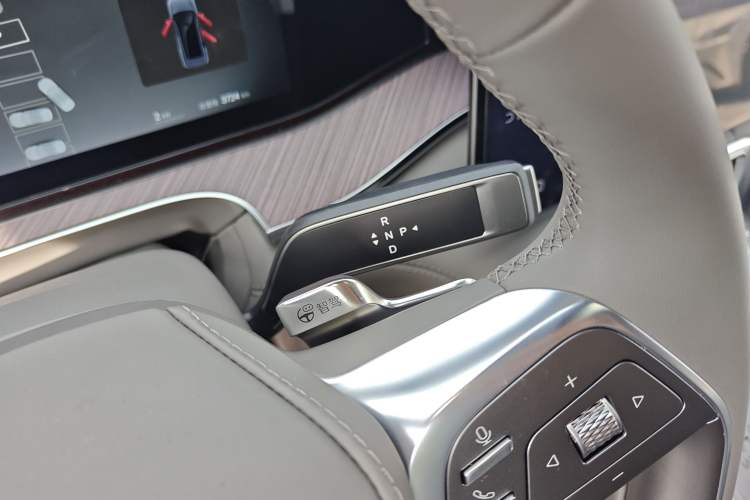 Used Denza N9 2025 Flagship Model
