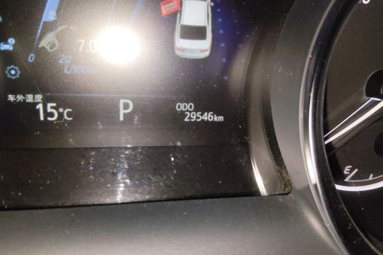 Used Toyota Camry 2018 2.0G Luxury Edition Odometer Close Up