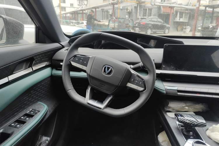 Used CHANGAN UNI-V iDD 2024 Blue Whale Smart Electric iDD 136km ZhiKu Model