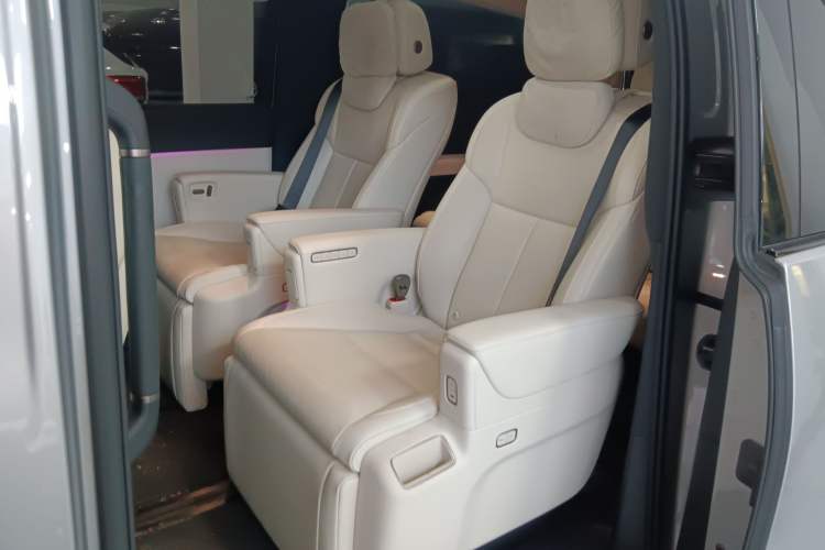 Used Li Auto MEGA 2025 Home Family Special Edition
