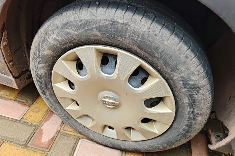 Used Nissan Sylphy 2012 Classic 1.6XE Manual Comfort Edition Right Front Wheel Hub