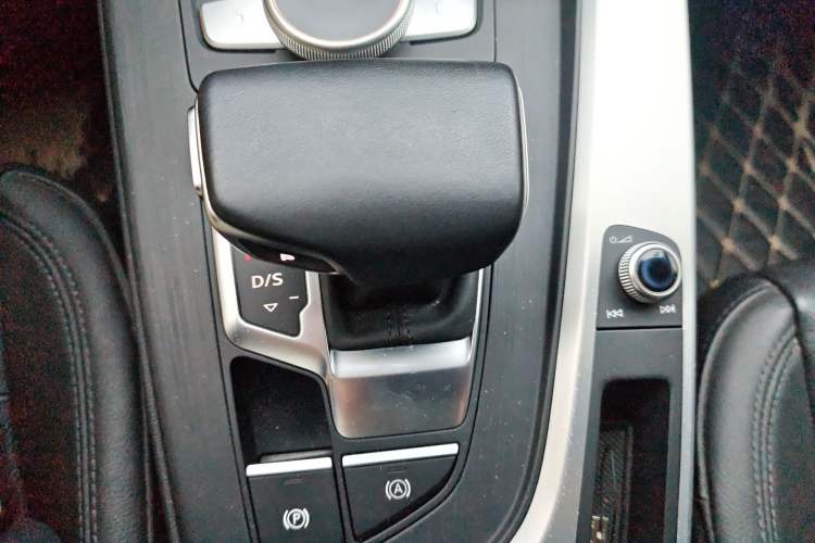 Used Audi A4L 2019 40 TFSI Fashion Edition China VI Emission Standard