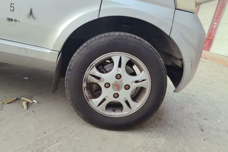 Used Wuling Rongguang 2011 1.2L Base Version Right Front Wheel Hub