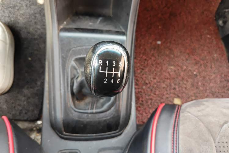 Used Baojun 310W 2017 1.2L Manual Value Edition China V Gear Lever