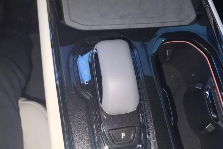 Used Zeekr 009 2024 7-Seater Walk-Through Version Four-Wheel Drive 108 kWh
