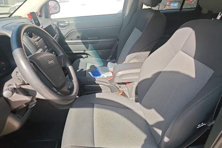 Used Jeep Compass 2010 2.4L four-wheel drive sport version
