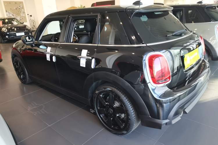 Used MINI MINI 2023 Updated 1.5T COOPER Artist Five-Door Edition
