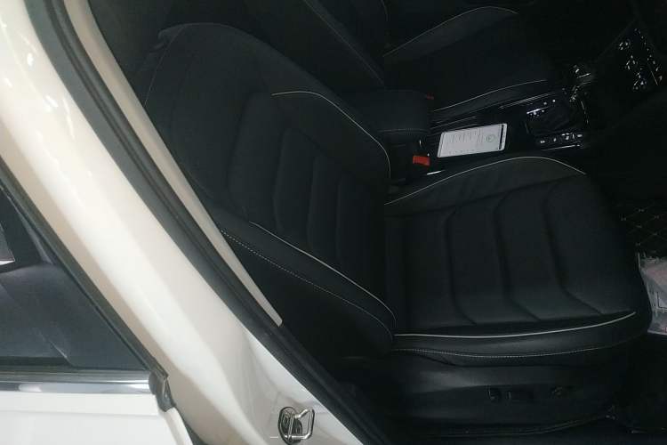 Used Volkswagen Tiguan L 2019 330TSI Automatic Two-Wheel Drive R-Line Flagship Model China VI Standard