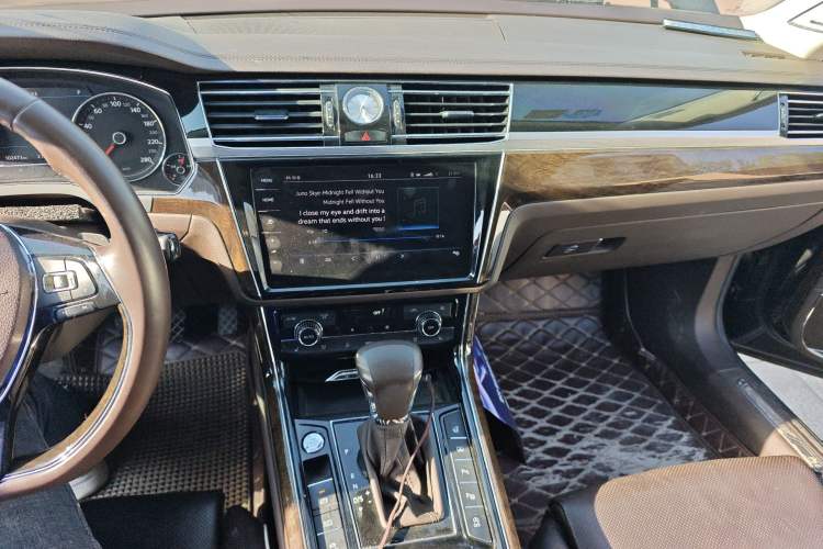 Used Volkswagen Phideon 2018 Revised Version 380TSI Two-Wheel-Drive Flagship Edition