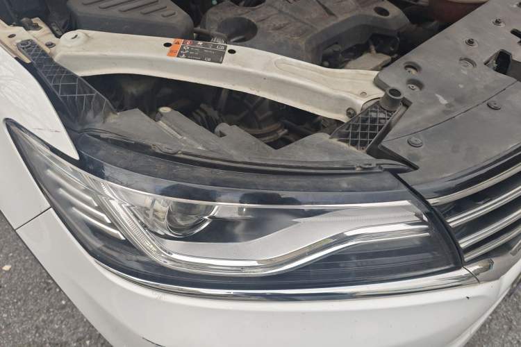 Used Roewe RX5 2018 20T Two-Wheel Drive Automatic Flagship Edition Right Front Headlight