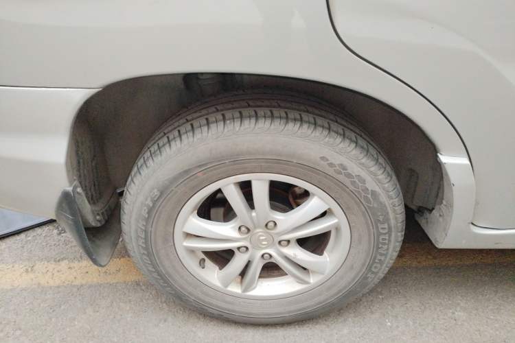 Used Huatai Santa Fe Classic 2015 2.0L Gasoline Manual Transmission Two-Wheel Drive Standard Version
