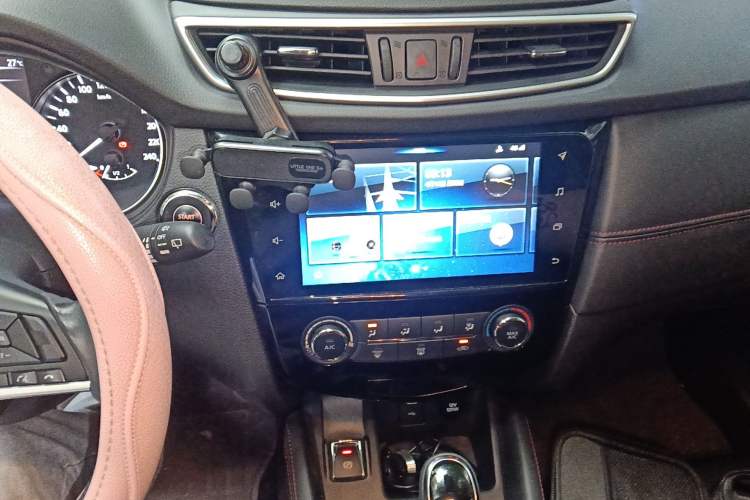 Used Nissan Qashqai 2019 2.0L CVT Luxury Edition Audio And AC Panel