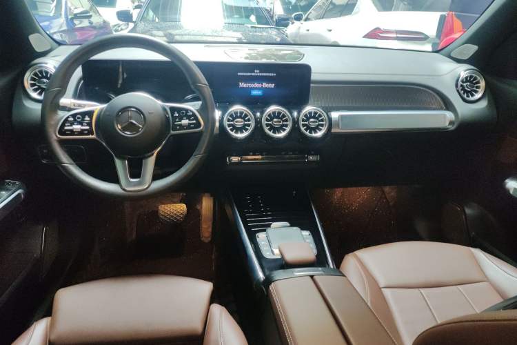 Used Mercedes-Benz GLB 2023 GLB 220 Sport Edition Center Console