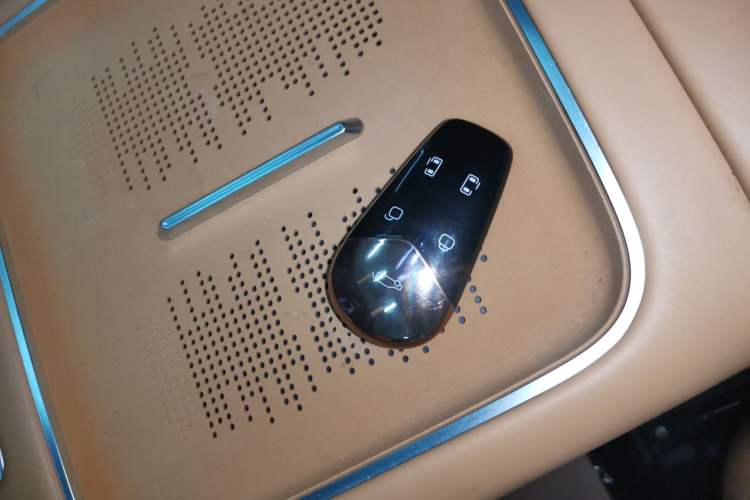 Used VOYAH Dream 2025 PHEV Four-Wheel Drive Prestige Kunpeng Edition