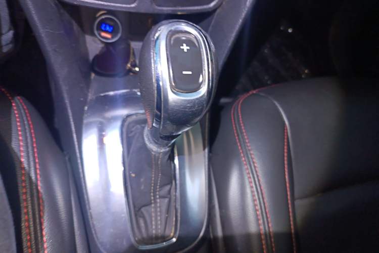 Used Buick Encore 2015 1.4T Automatic Two-Wheel Drive Urban Elite Version
