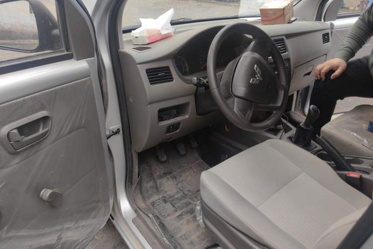Used Wuling Rongguang V 2019 1.5L Van - Utility Model