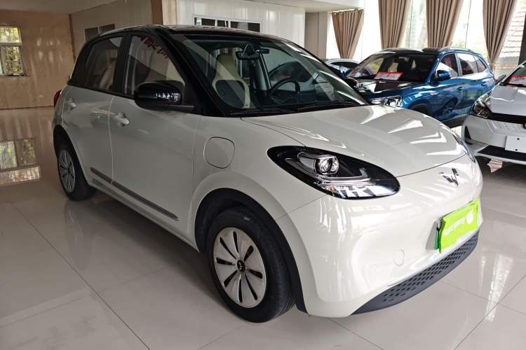 Used Wuling Bingo 2023 203km Light Edition Front Right 45 Deg