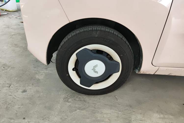 Used Wuling Hongguang MINIEV 2021 Macaron Premium Model – Lithium Iron Phosphate Left Front Wheel Hub