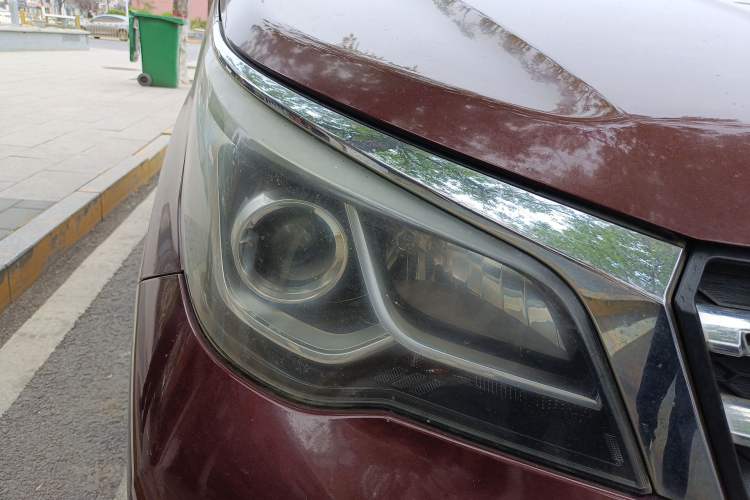 Used Venucia M50V 2017 1.6L XL CVT Luxury Edition Right Front Headlight