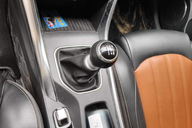 Used BYD Song 2016 GaiShi Edition 1.5TI Manual Elite Model Gear Lever