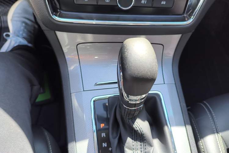 Used Roewe RX5 2019 20T Two-Wheel Drive Automatic 4G Connected Platinum Edition
