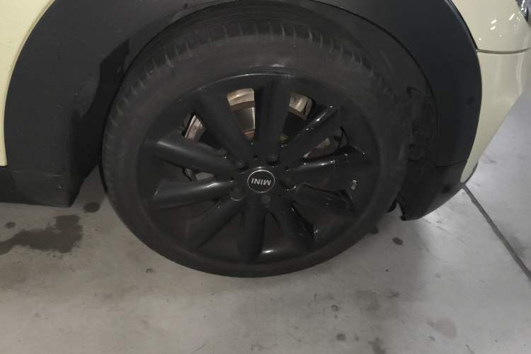 Used MINI 2021 1.5T COOPER Artist Five-Door Edition Right Front Wheel Hub