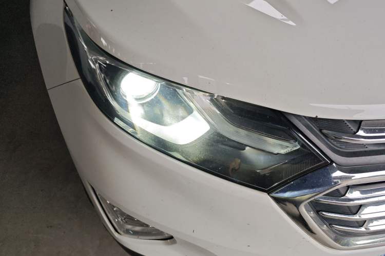 Used Chevrolet Equinox 2018 550T Automatic All-Wheel-Drive Explorer Edition Right Front Headlight