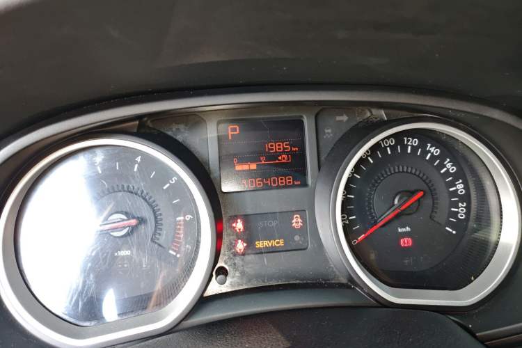 Used Citroen C3-XR 2015 1.6L Automatic Fashion Model Odometer Close Up