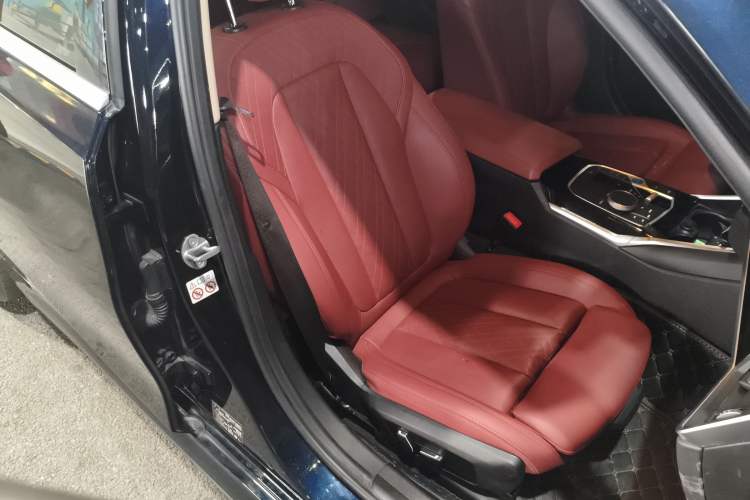 Used BMW i3 2024 eDrive 35 L Right Front Seat