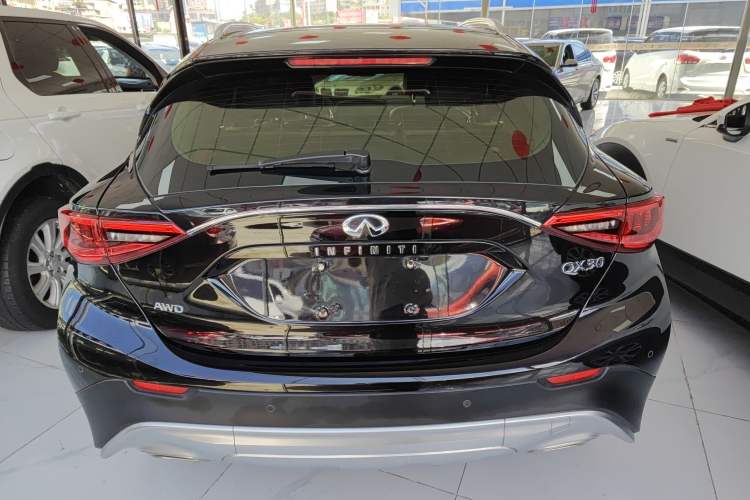 Used Infiniti QX30 2017 2.0T Four-Wheel Drive Fashion Edition
