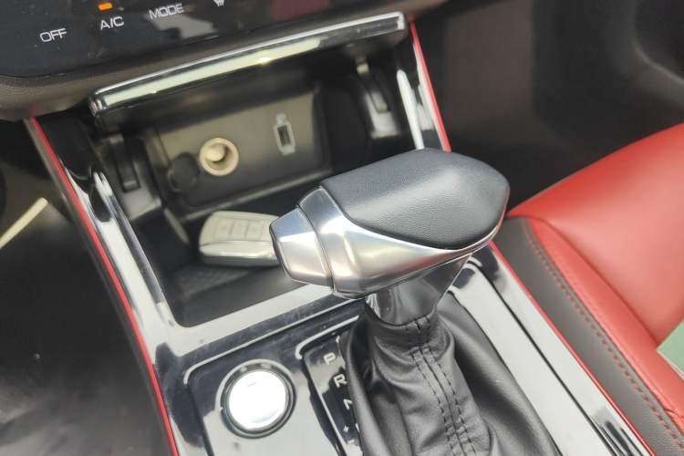 Used Dongfeng Aeolus Yixuan 2021 230T Automatic Chasing Shadow Edition Gear Lever