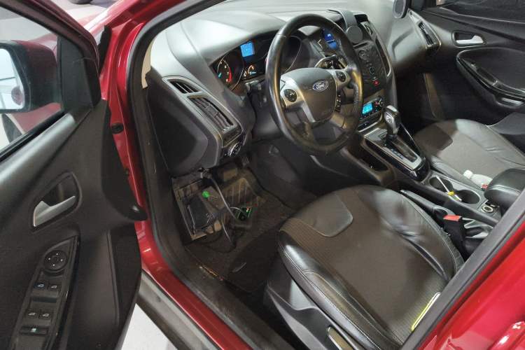 Used Ford Focus 2012 Hatchback 1.6L Automatic Fashion Edition Driver Seat