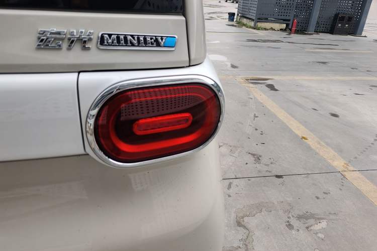 Used Wuling Hongguang MINIEV 2024 3rd Generation 215km Advanced Version
