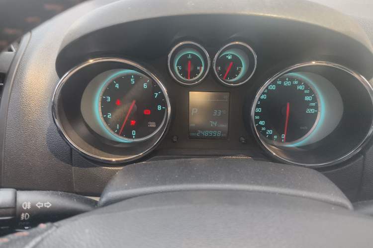 Used CHANGAN CS35 2014 1.6L Automatic Luxury Model China IV Standard
