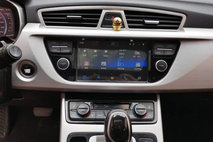 Used Geely Auto Emgrand X7 Sport 2016 1.8TD Automatic All-Wheel-Drive ZhiZun Edition Audio And AC Panel