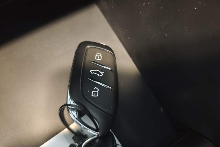 Used Roewe i5 2026 Model 1.5L Manual Comfort Version
