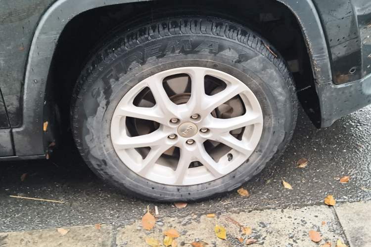 Used Jeep Cherokee 2016 2.4L Professional Edition Right Front Wheel Hub