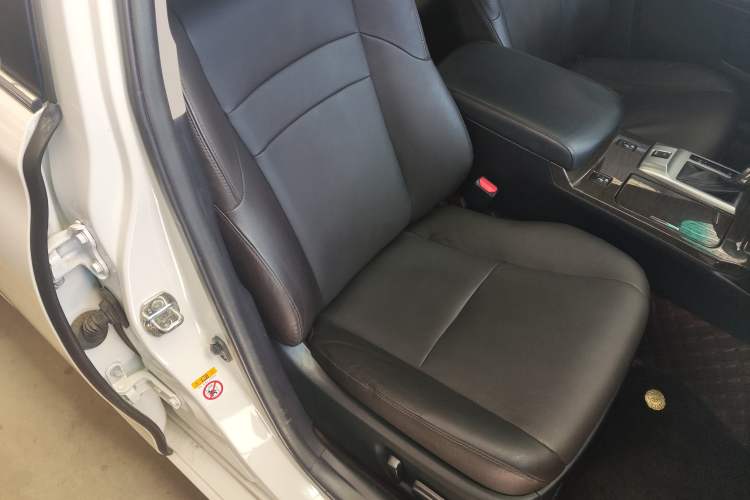 Used Toyota Reiz 2013 2.5V Elite Edition Right Front Seat
