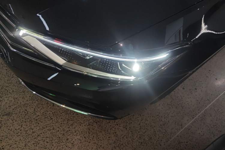 Used Volkswagen Magotan 2023 2 Million Units Limited-Edition 280TSI DSG Comfort Version Left Front Headlight