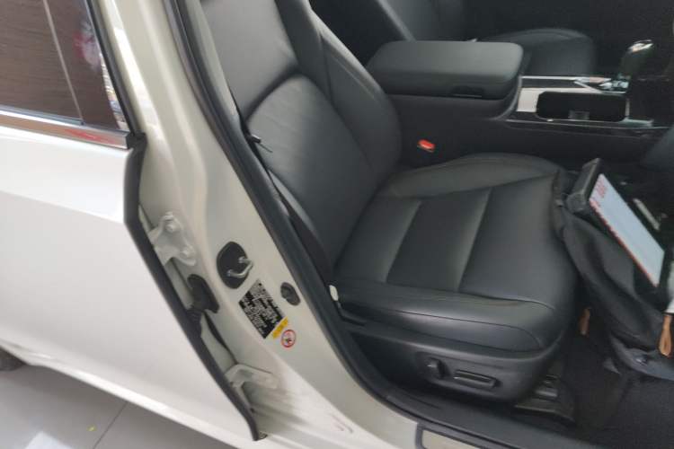 Used Toyota Crown 2018 2.0T Fashion Edition
