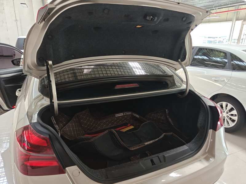 Used Geely Auto Emgrand 2019 Leading Edition 1.5L CVT Luxury Model China VI Standard — 18