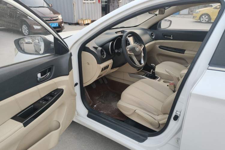 Used CHANGAN Eado 2015 1.6L Manual Luxury Model China V Standard Driver Seat