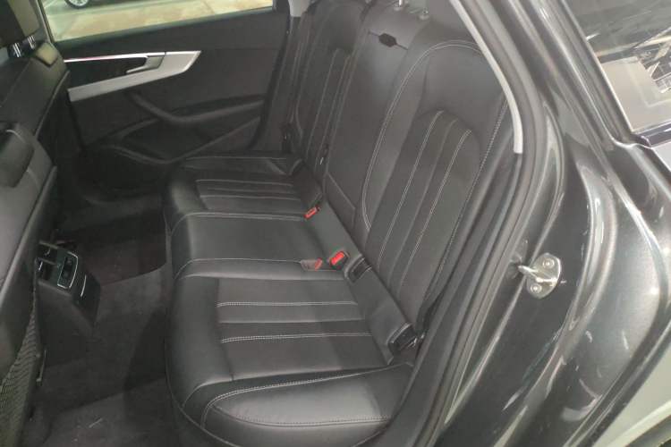 Used Audi A4L 2022 40 TFSI Luxury Dynamic Model
