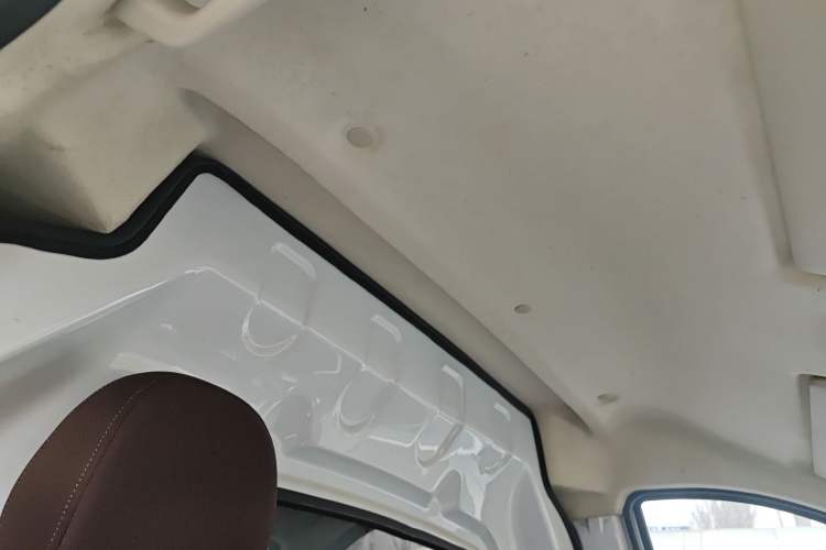 Used BAIC Ruixiang Boteng V2 EV 2022 Enclosed Van Standard Type Henan Lithium Battery Headliner