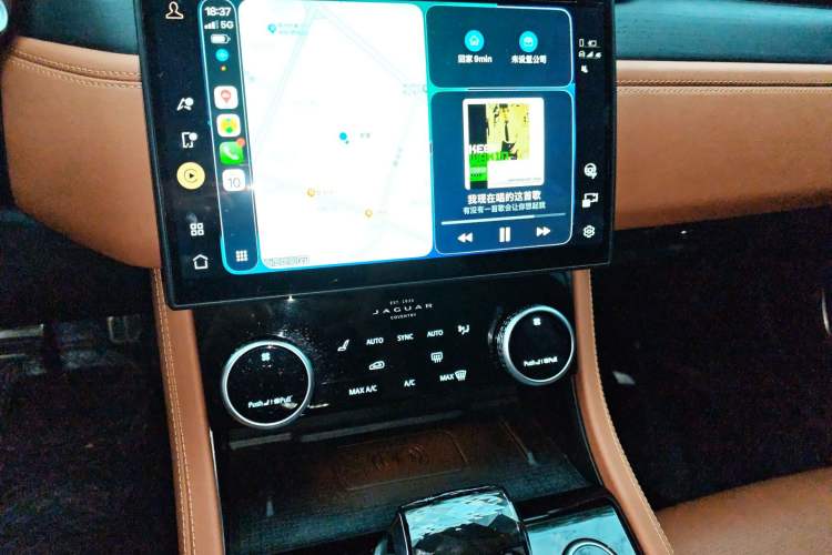 Used Jaguar XFL 2024 2.0T P300 Four-Wheel Drive Flagship Sport Gold Edition Audio And AC Panel