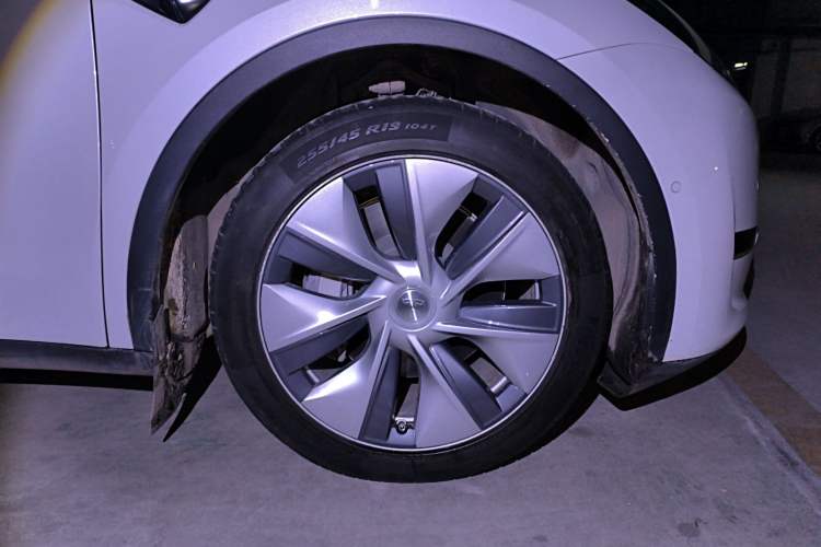 Used Tesla Model Y 2022 Rear-Wheel-Drive Version Right Front Wheel Hub